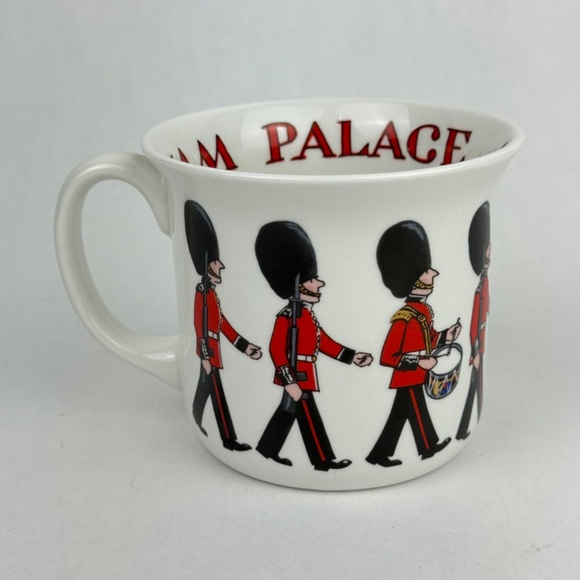 The Royal Collection Buckingham Palace Royal Guards Earthenware Coffee Mug UK - Picture 5 of 11